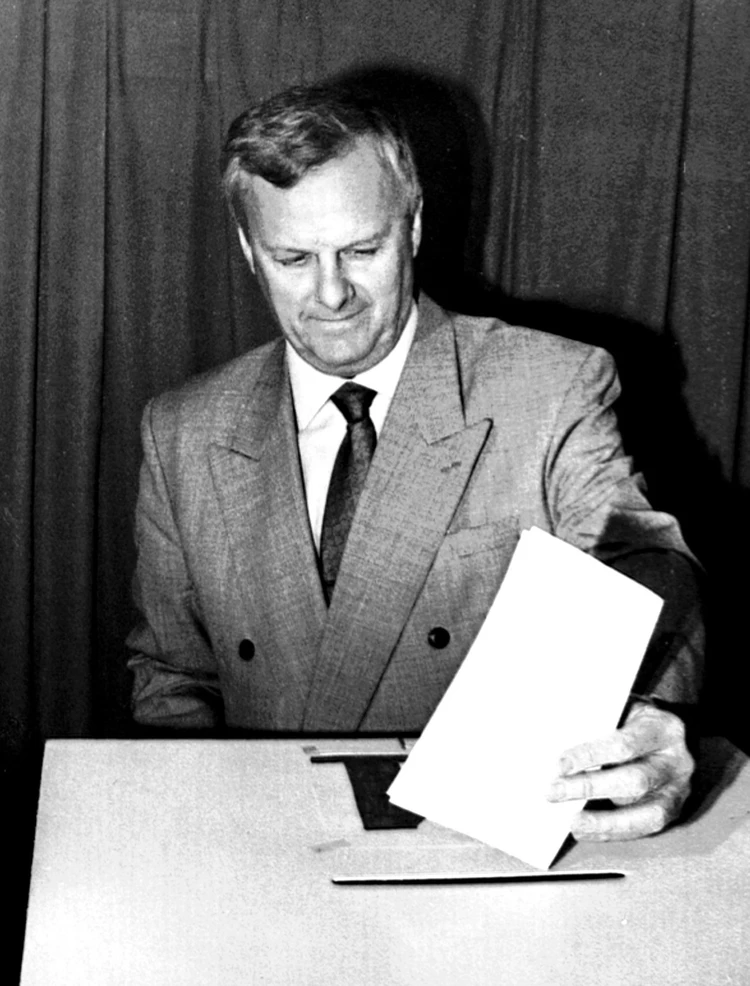 Анатолий Собчак в 1995-м собирался стать кандидатом в президенты России. Но ему это так и не удалось