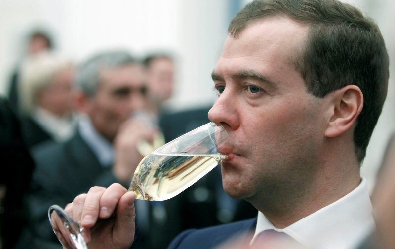 Дмитрий Медведев и алкоголь qkzikuitdidrhkmp